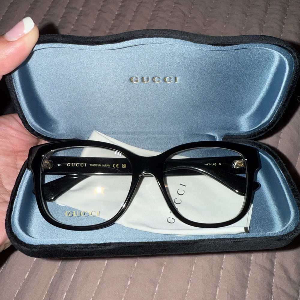 Gucci Women's Black Eyewear - Picture 6 of 6